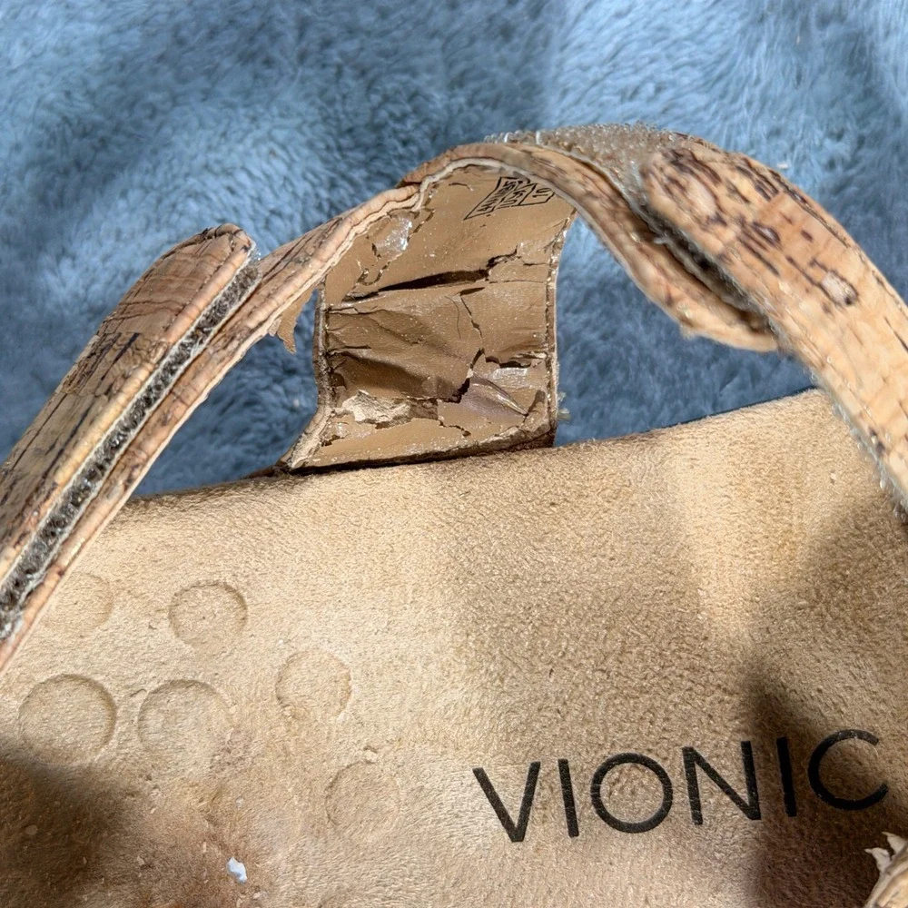 Vionic Strappy Sandals Women Size 10 Tan Cork Gold Fleck Orthotic Comfort 3432